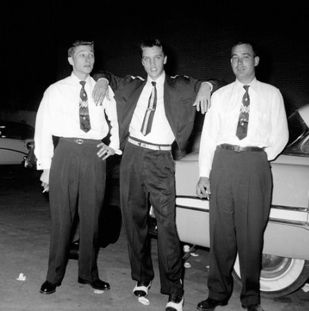 Scotty Moore, Elvis Presley et Bill Black en septembre 1954. Photo Scotty Moore.net